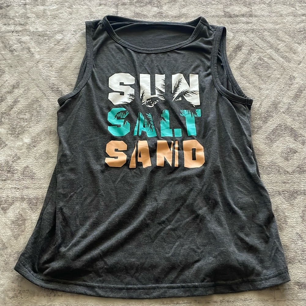 Small grey tank top with sun salt sand print on front